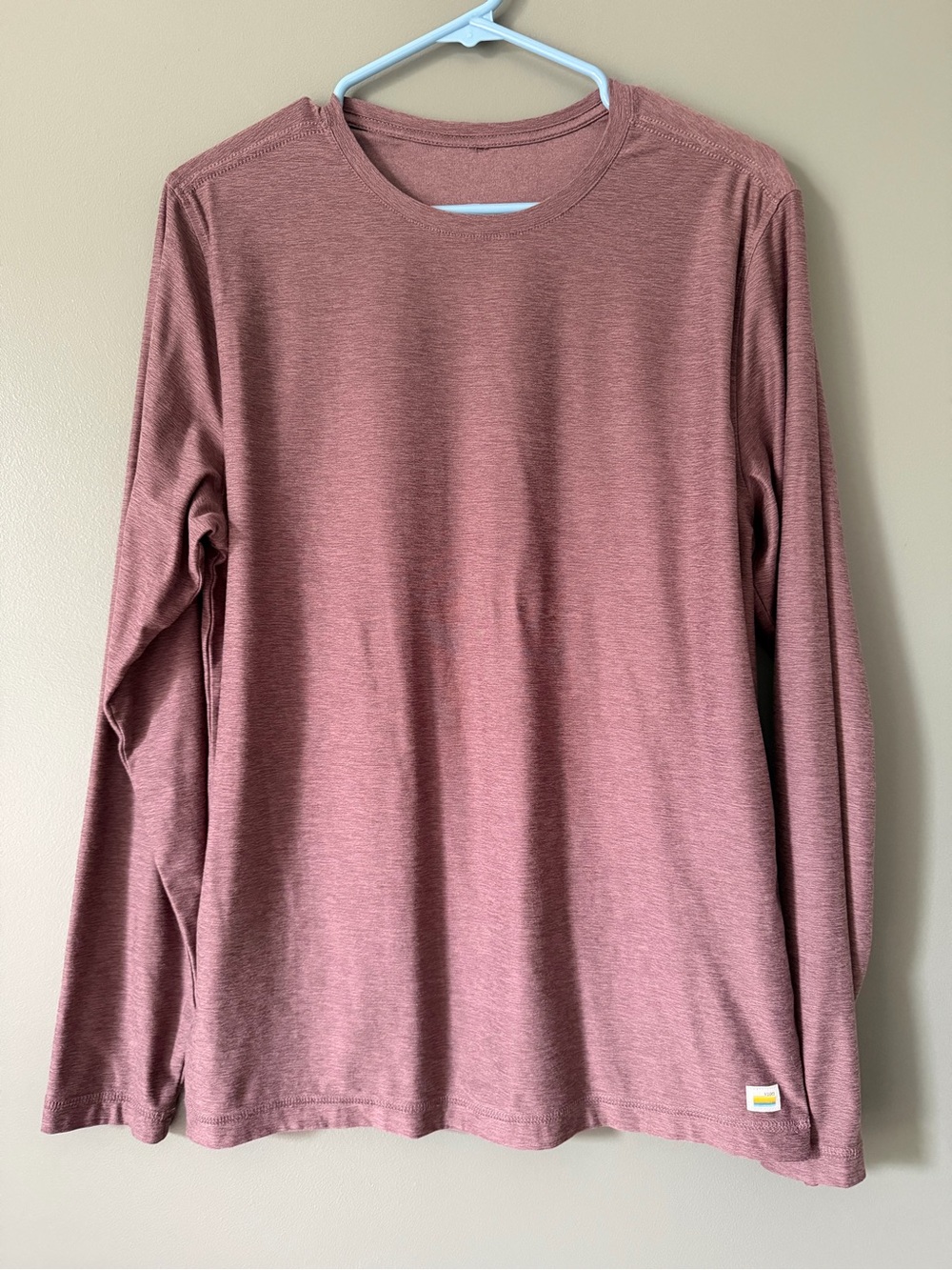 Vuori Strato Tech Long Sleeve Tee Mens Medium Elderberry Performance Shirt V178